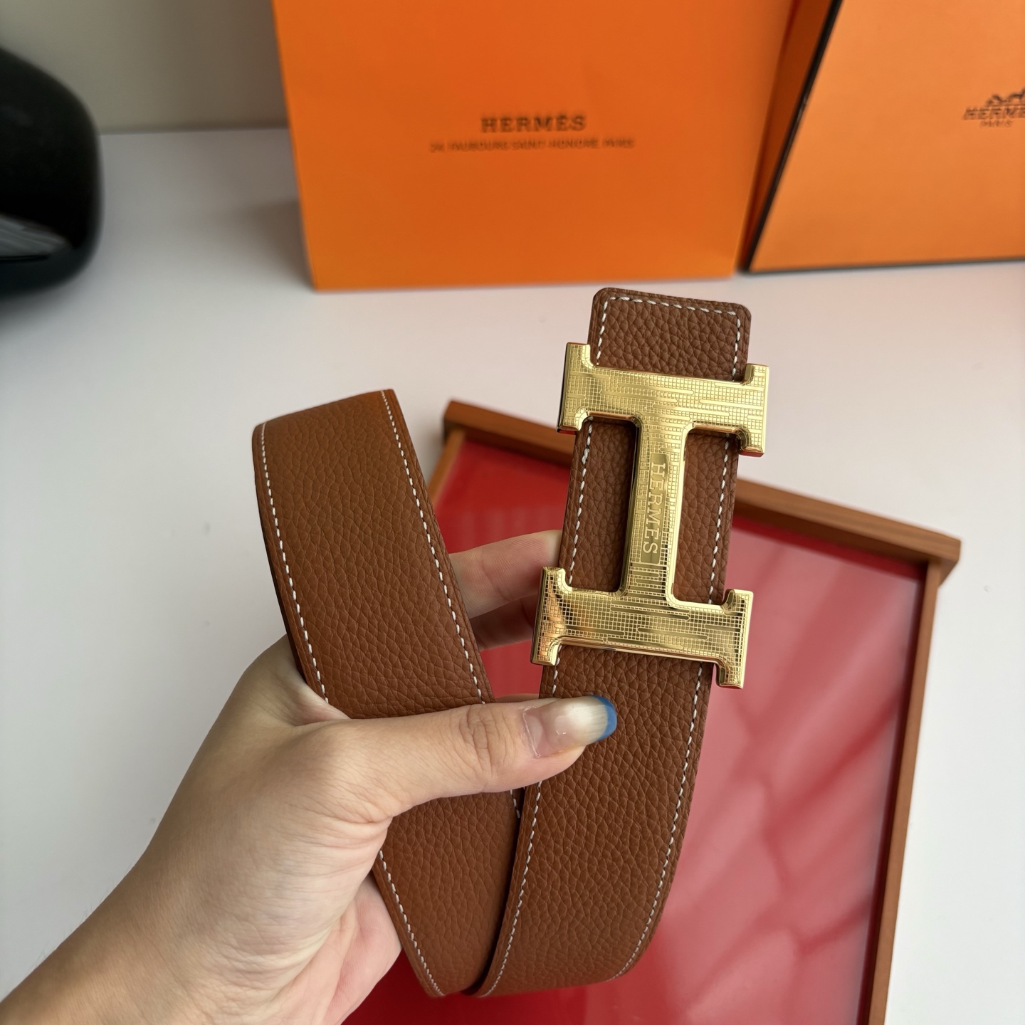 【爱马仕】Hermes 原单爱马仕，宽3.8cm进口原版皮带身，双面可两面用，精品电镀五金 ！