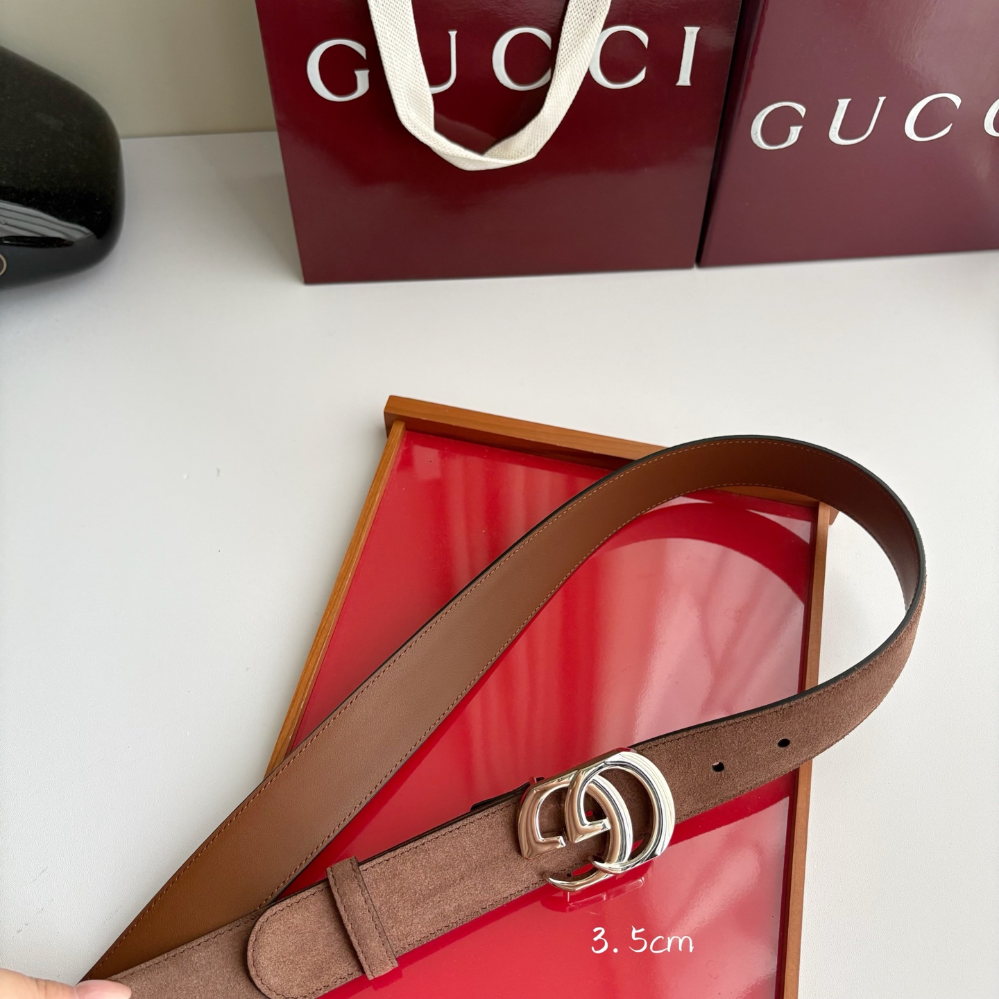 Gucci 经典原单品质，绒面材质搭配同色系皮底，精品铜扣，精工制作，细节看图，实物拍摄，高端奢华，宽度3.5cm