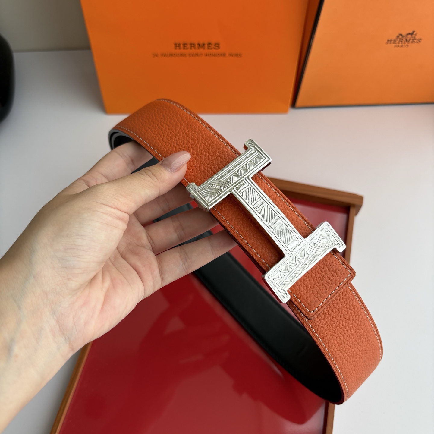 【爱马仕】Hermes 原单爱马仕，宽3.8cm进口原版皮带身，双面可两面用，精品电镀五金 ！