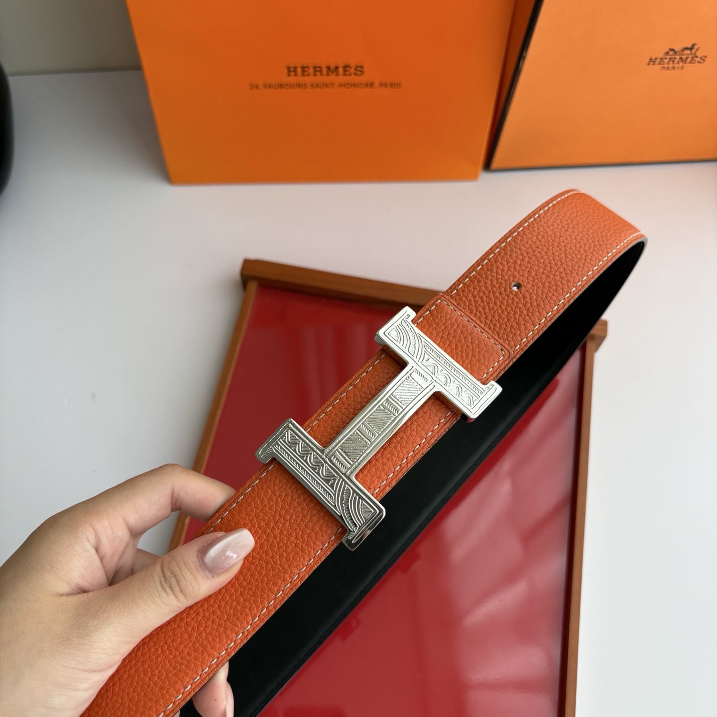 【爱马仕】Hermes 原单爱马仕，宽3.8cm进口原版皮带身，双面可两面用，精品电镀五金 ！