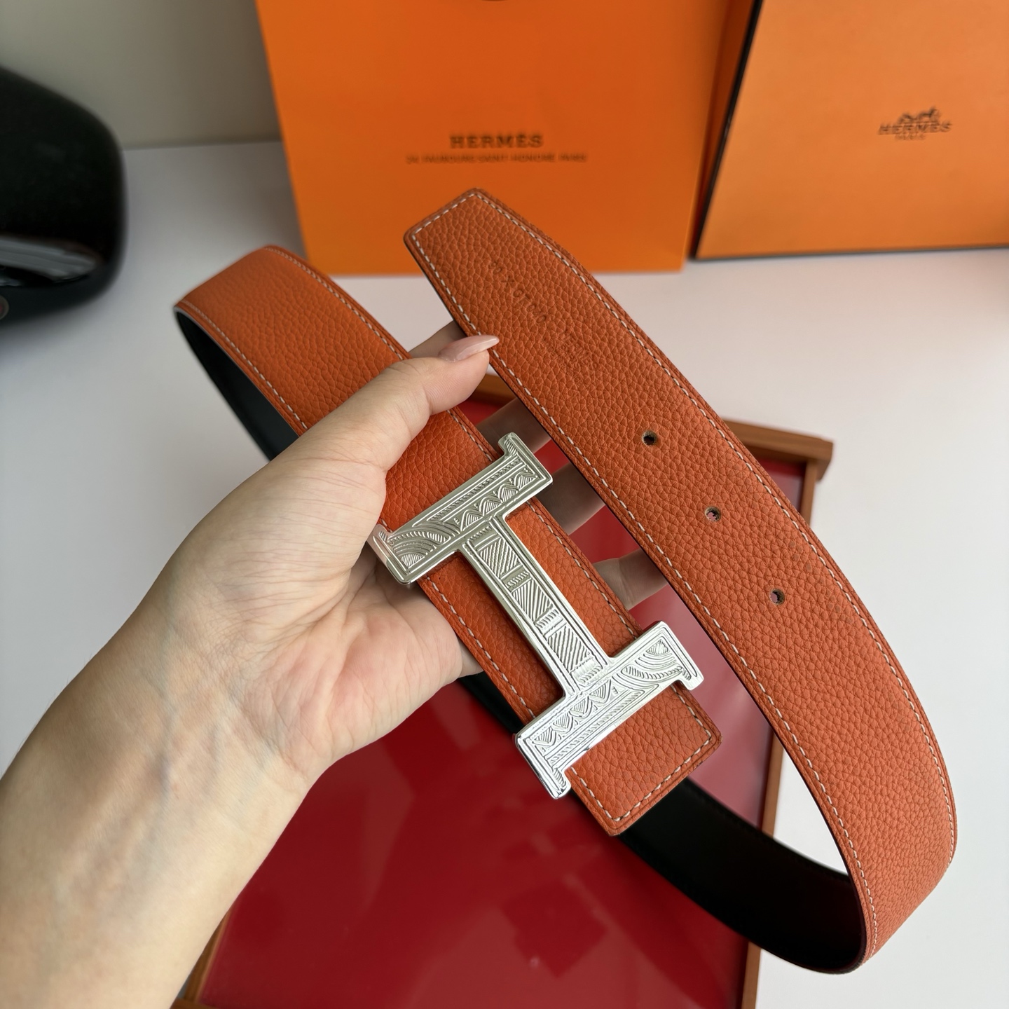 【爱马仕】Hermes 原单爱马仕，宽3.8cm进口原版皮带身，双面可两面用，精品电镀五金 ！