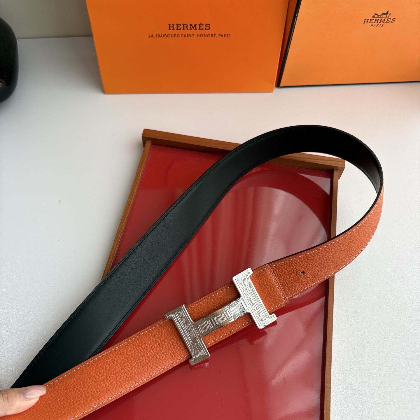 【爱马仕】Hermes 原单爱马仕，宽3.8cm进口原版皮带身，双面可两面用，精品电镀五金 ！