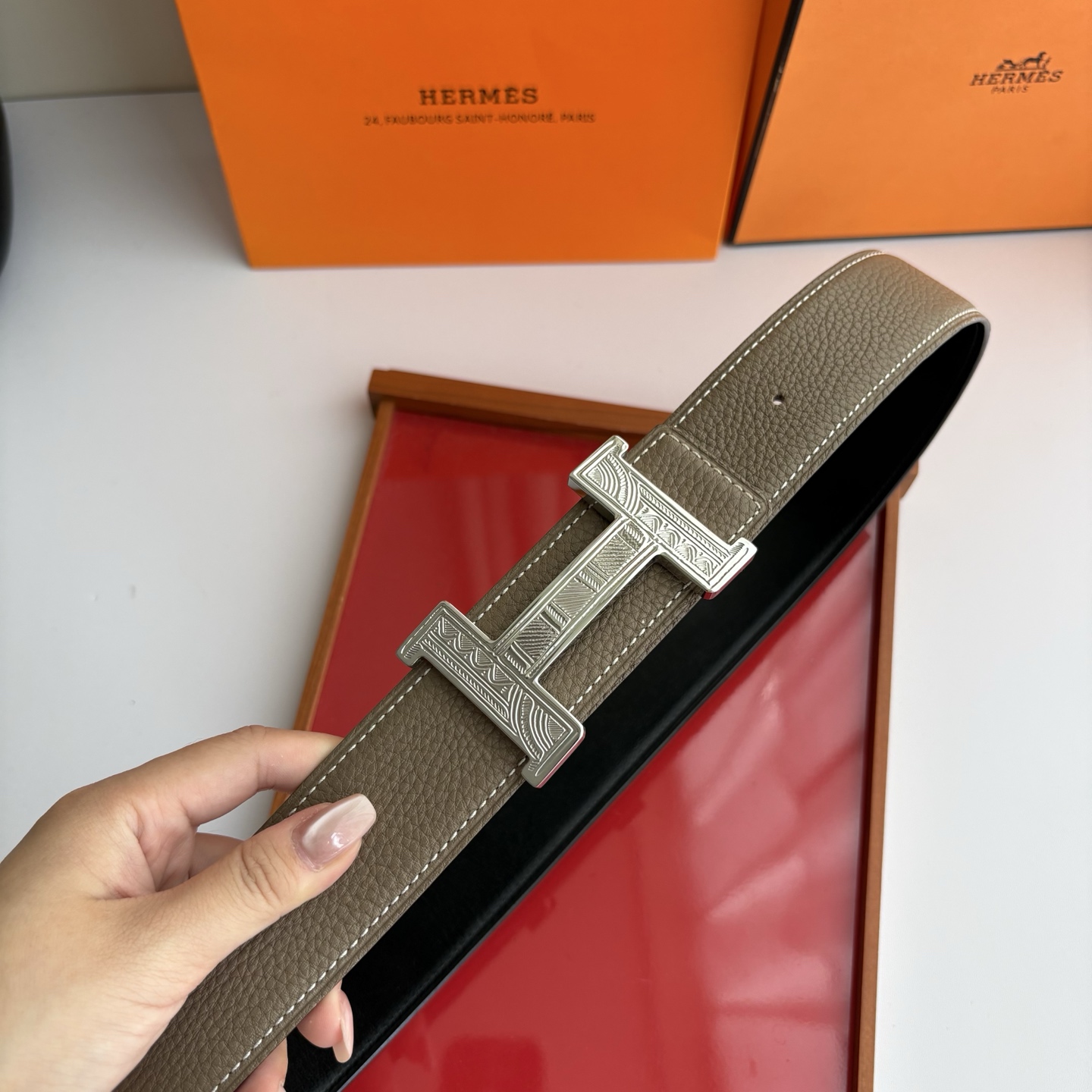 【爱马仕】Hermes 原单爱马仕，宽3.8cm进口原版皮带身，双面可两面用，精品电镀五金 ！