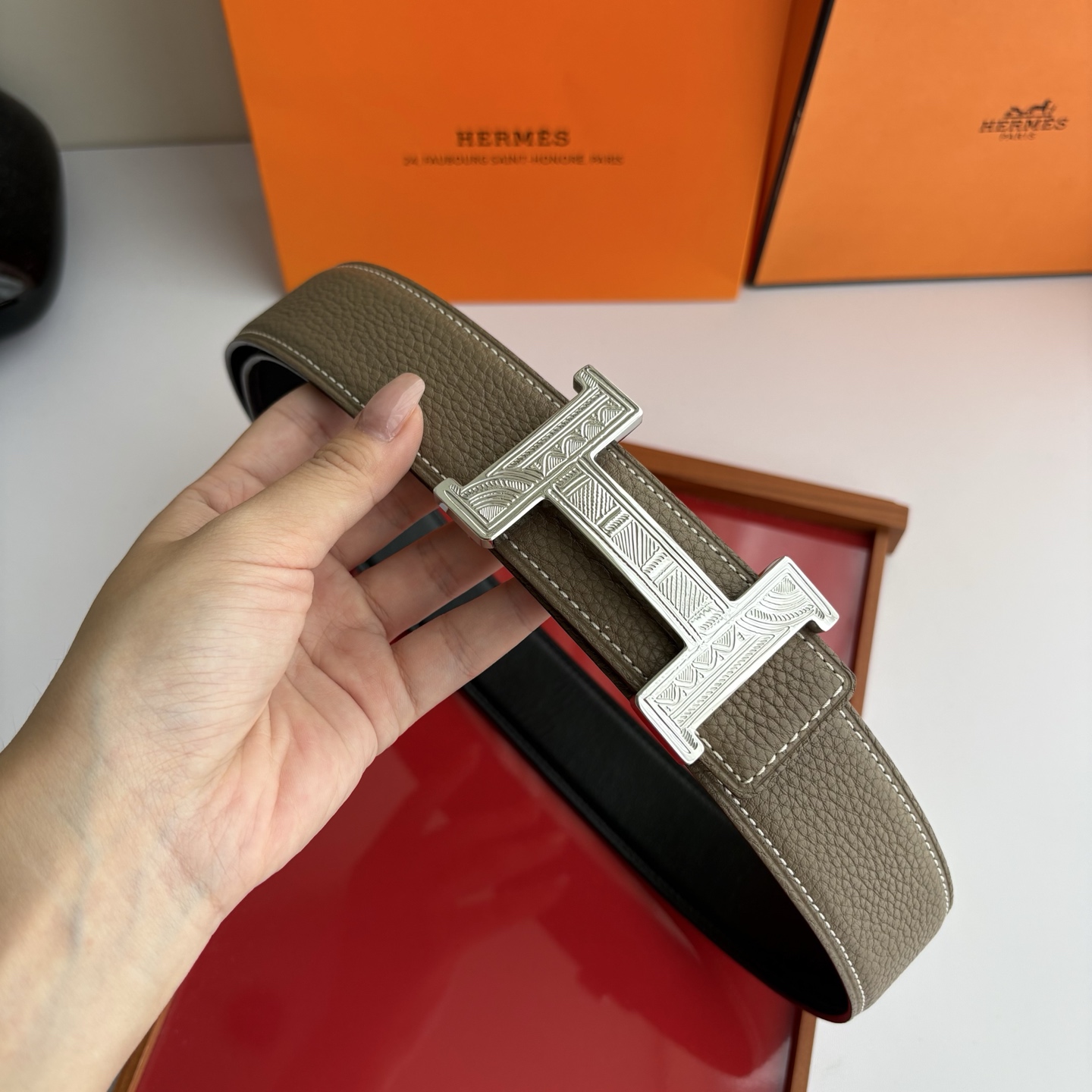 【爱马仕】Hermes 原单爱马仕，宽3.8cm进口原版皮带身，双面可两面用，精品电镀五金 ！