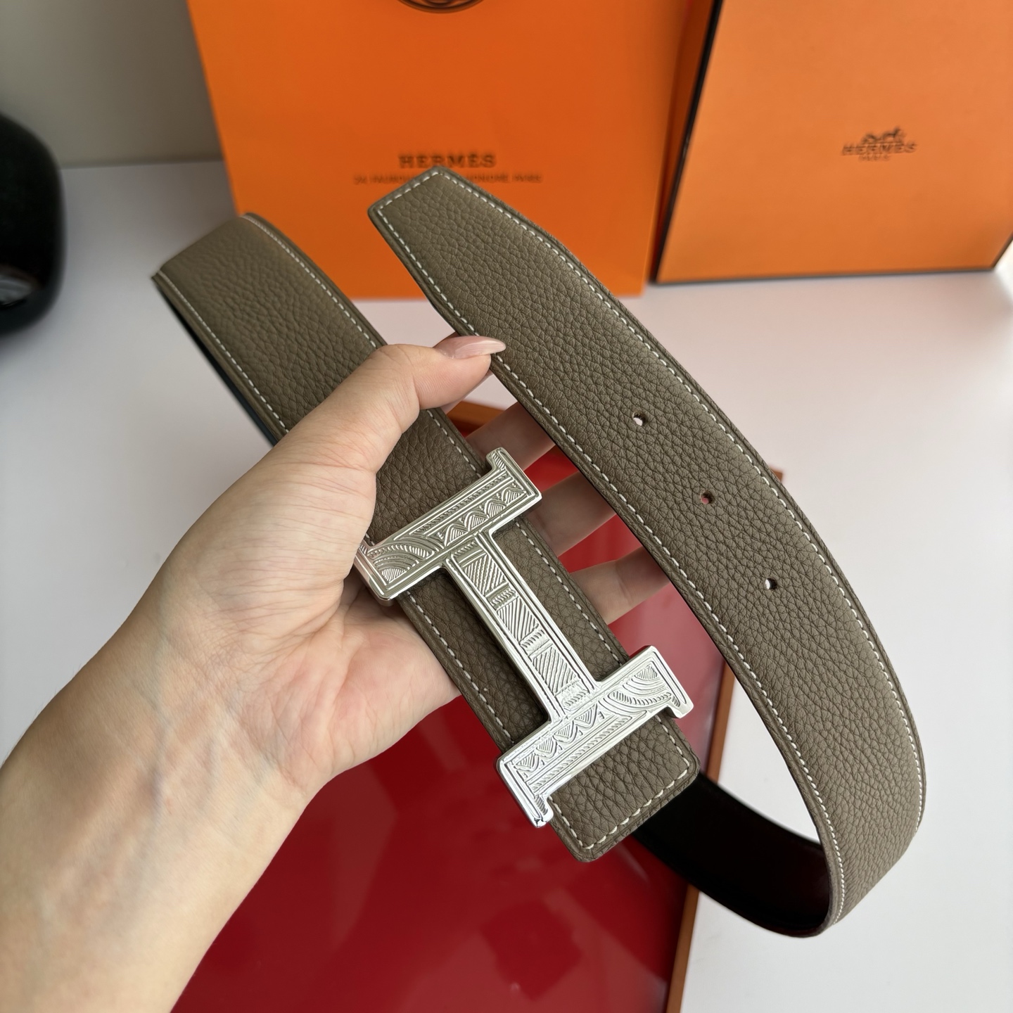 【爱马仕】Hermes 原单爱马仕，宽3.8cm进口原版皮带身，双面可两面用，精品电镀五金 ！