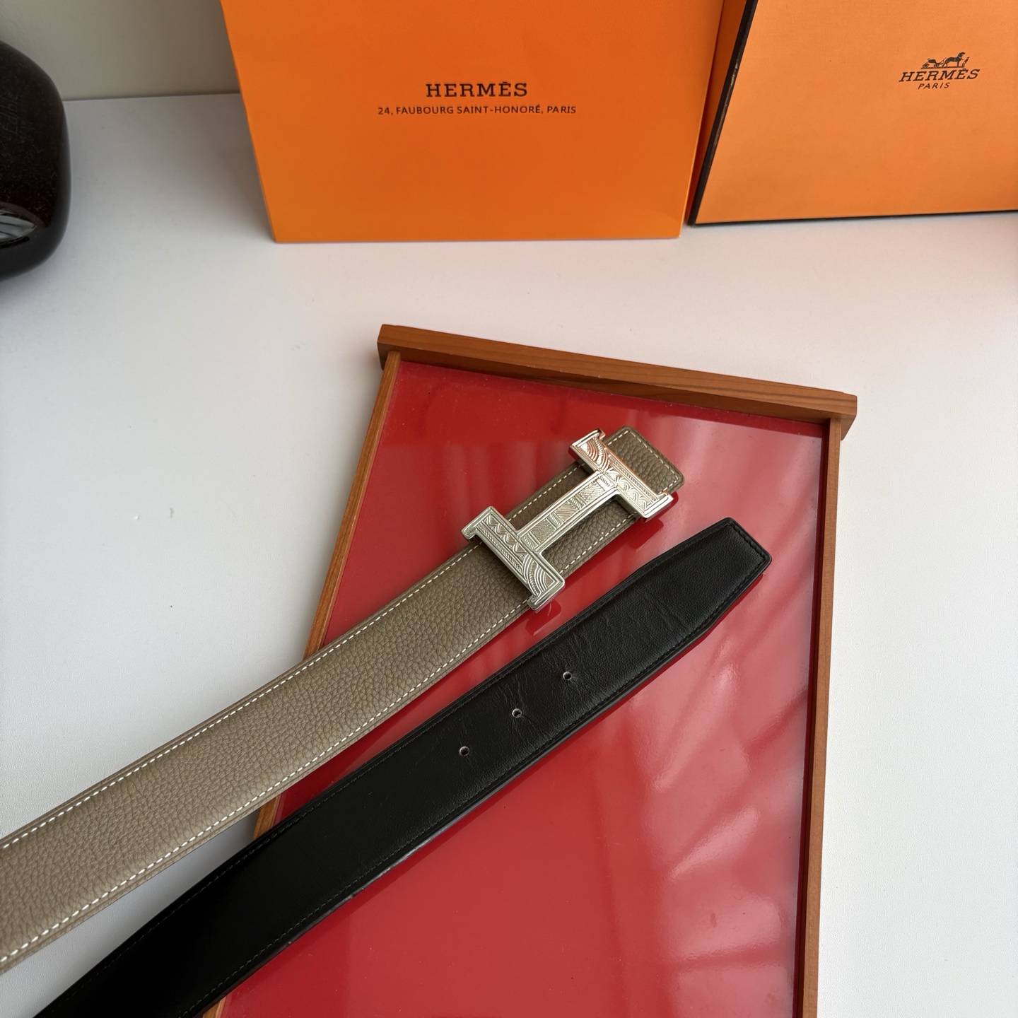 【爱马仕】Hermes 原单爱马仕，宽3.8cm进口原版皮带身，双面可两面用，精品电镀五金 ！
