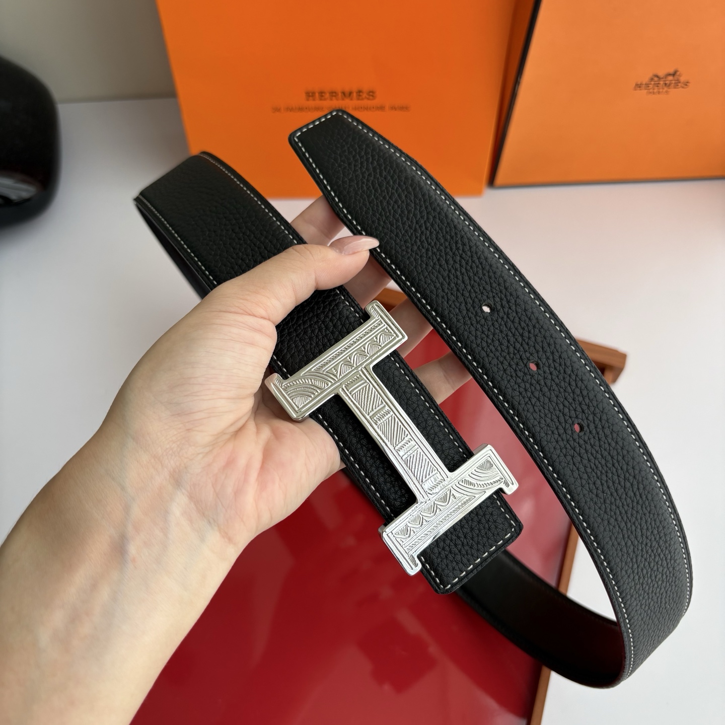 【爱马仕】Hermes 原单爱马仕，宽3.8cm进口原版皮带身，双面可两面用，精品电镀五金 ！