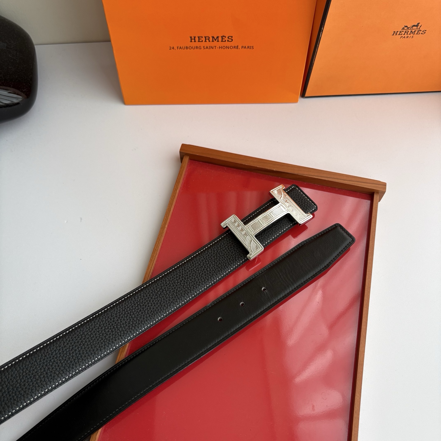【爱马仕】Hermes 原单爱马仕，宽3.8cm进口原版皮带身，双面可两面用，精品电镀五金 ！