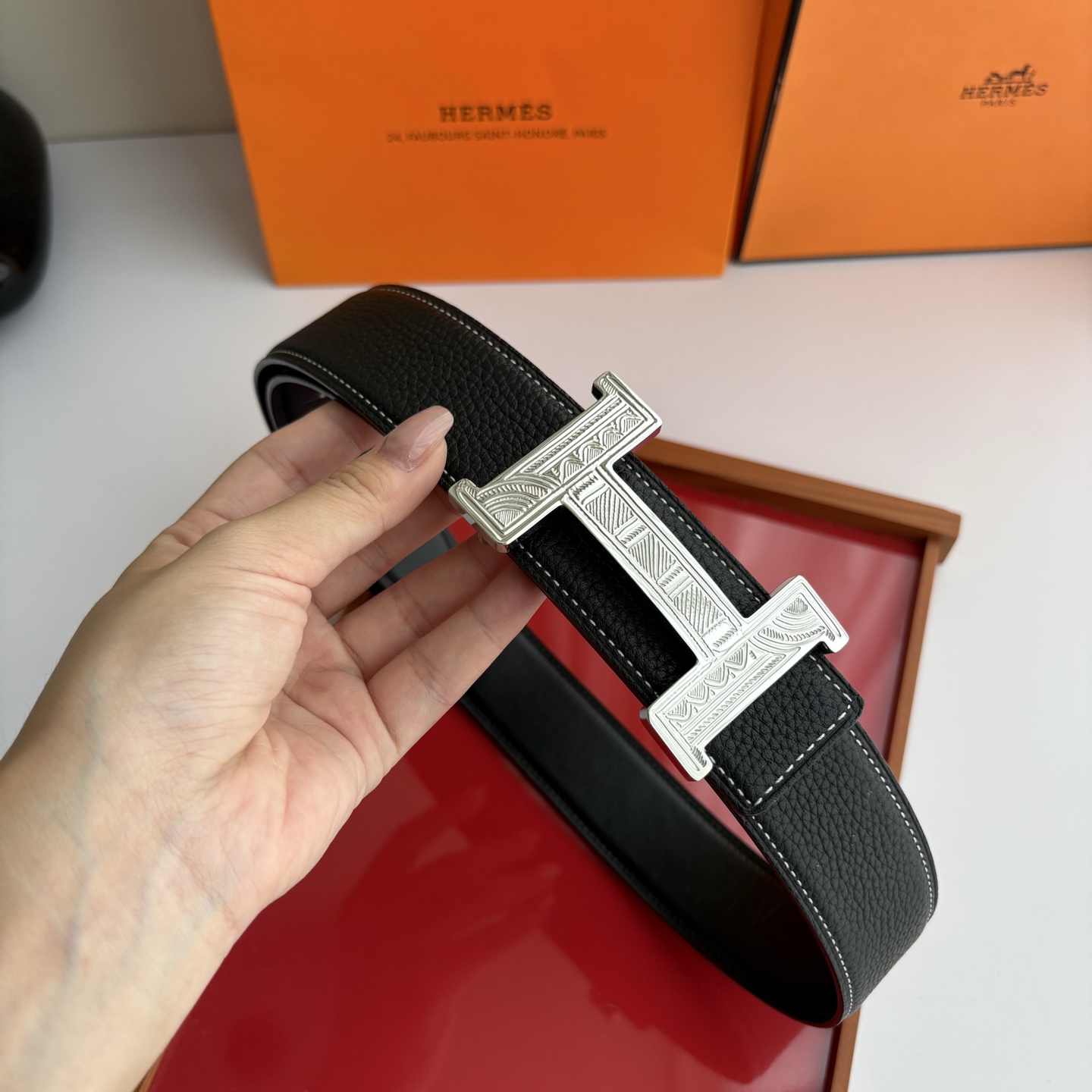 【爱马仕】Hermes 原单爱马仕，宽3.8cm进口原版皮带身，双面可两面用，精品电镀五金 ！