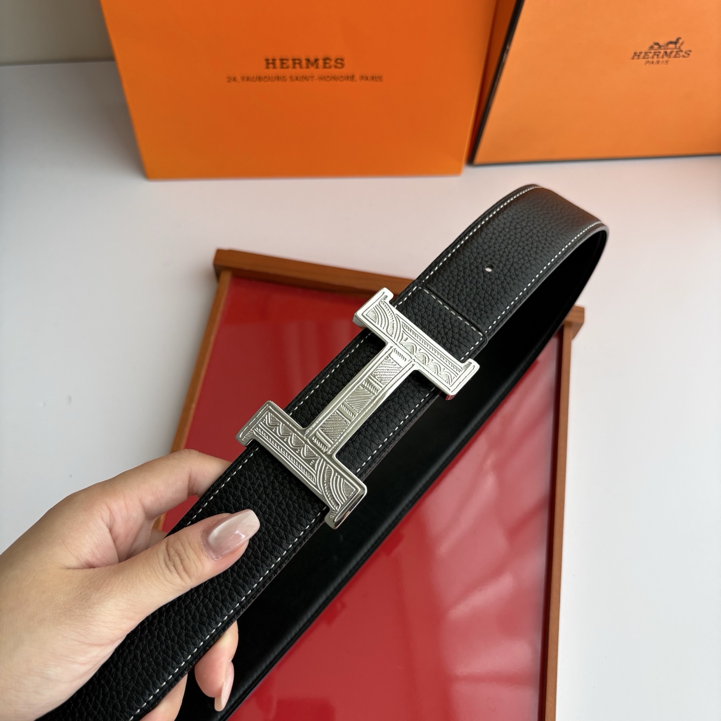 【爱马仕】Hermes 原单爱马仕，宽3.8cm进口原版皮带身，双面可两面用，精品电镀五金 ！
