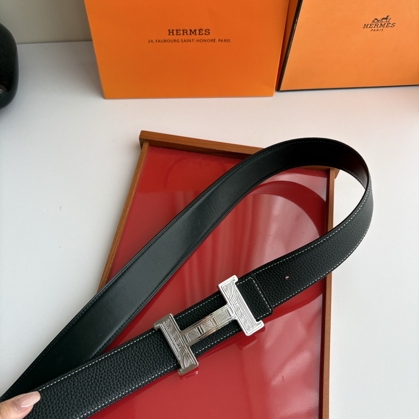 【爱马仕】Hermes 原单爱马仕，宽3.8cm进口原版皮带身，双面可两面用，精品电镀五金 ！