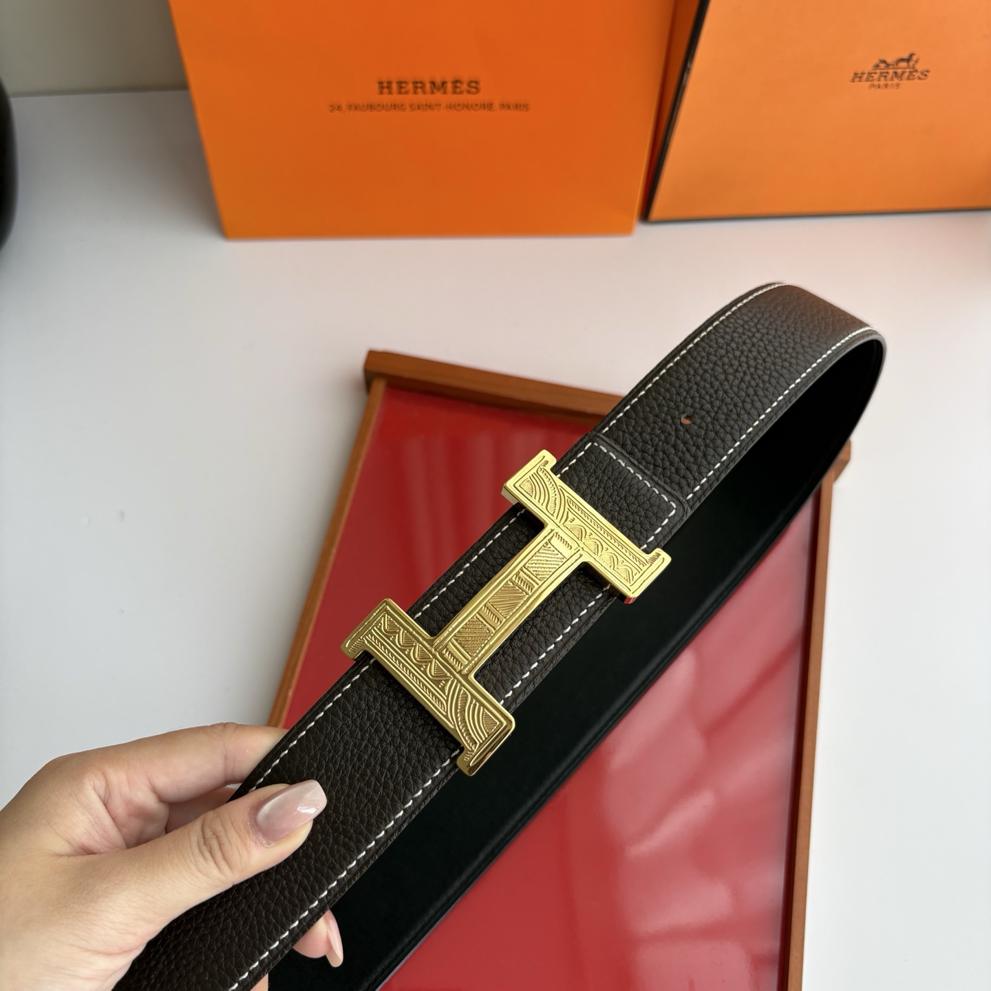 【爱马仕】Hermes 原单爱马仕，宽3.8cm进口原版皮带身，双面可两面用，精品电镀五金 ！