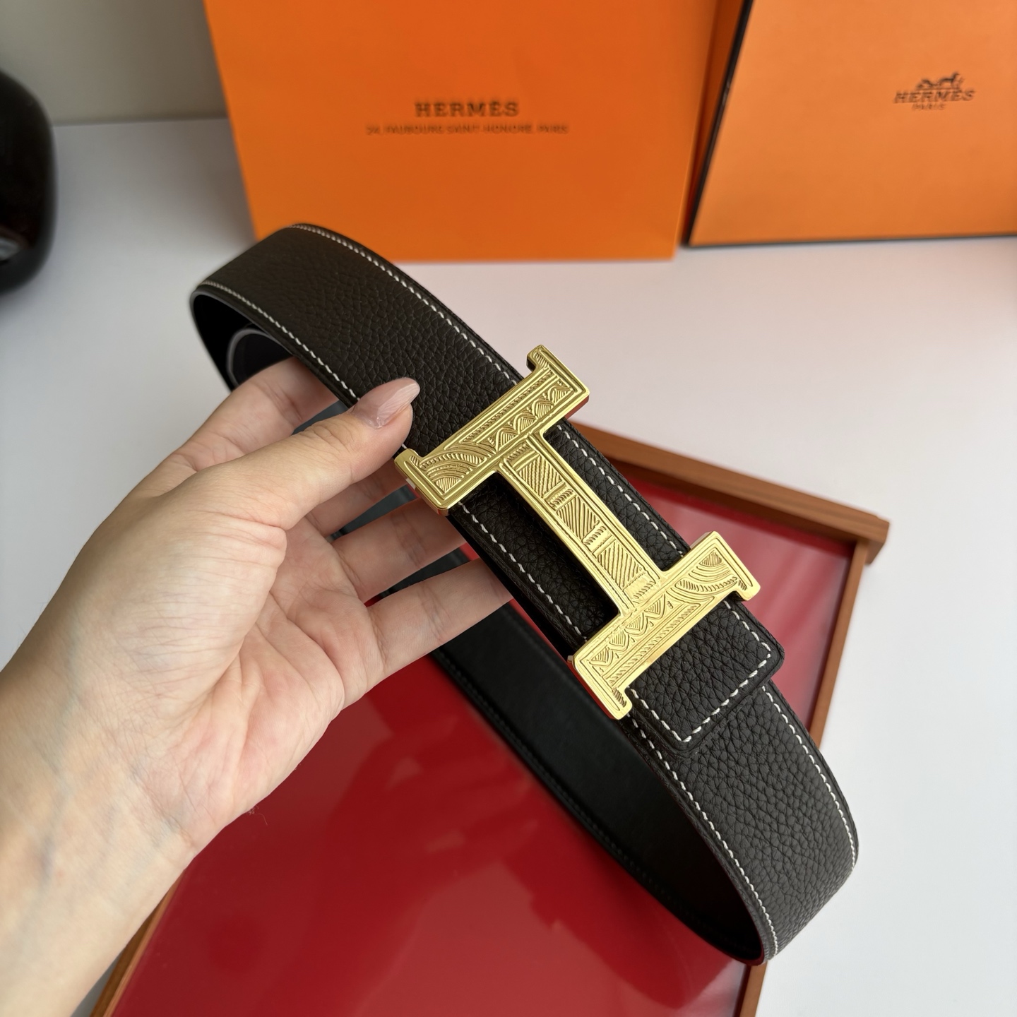 【爱马仕】Hermes 原单爱马仕，宽3.8cm进口原版皮带身，双面可两面用，精品电镀五金 ！