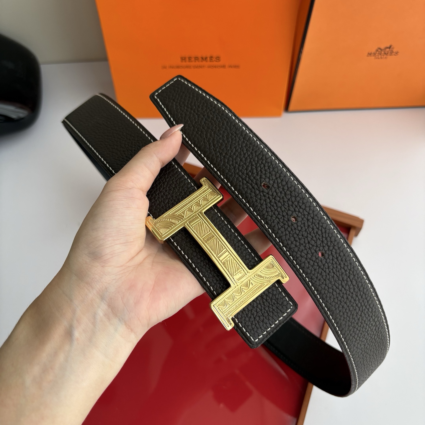 【爱马仕】Hermes 原单爱马仕，宽3.8cm进口原版皮带身，双面可两面用，精品电镀五金 ！
