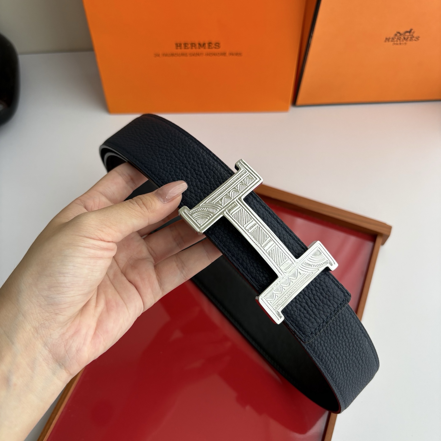 【爱马仕】Hermes 原单爱马仕，宽3.8cm进口原版皮带身，双面可两面用，精品电镀五金 ！