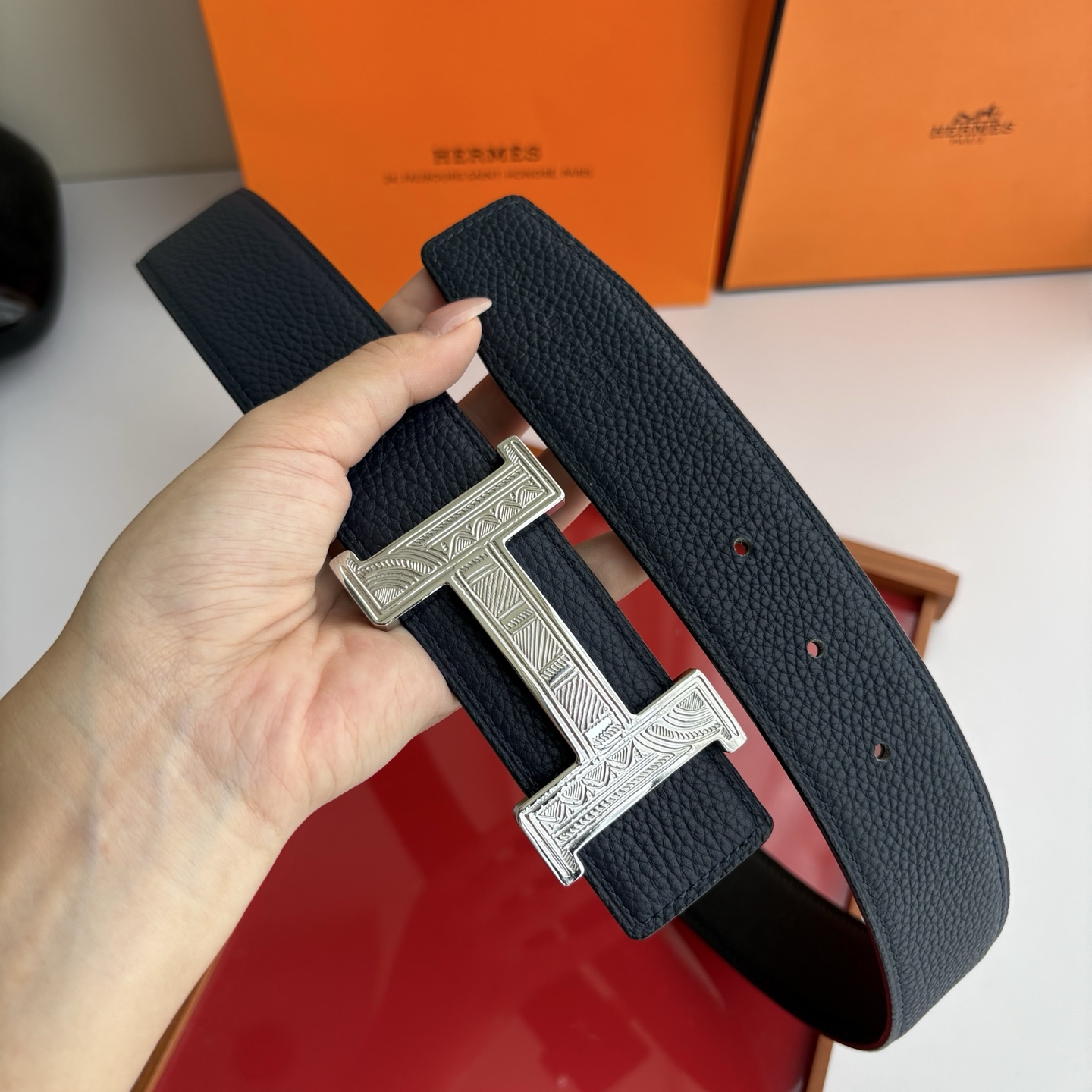 【爱马仕】Hermes 原单爱马仕，宽3.8cm进口原版皮带身，双面可两面用，精品电镀五金 ！