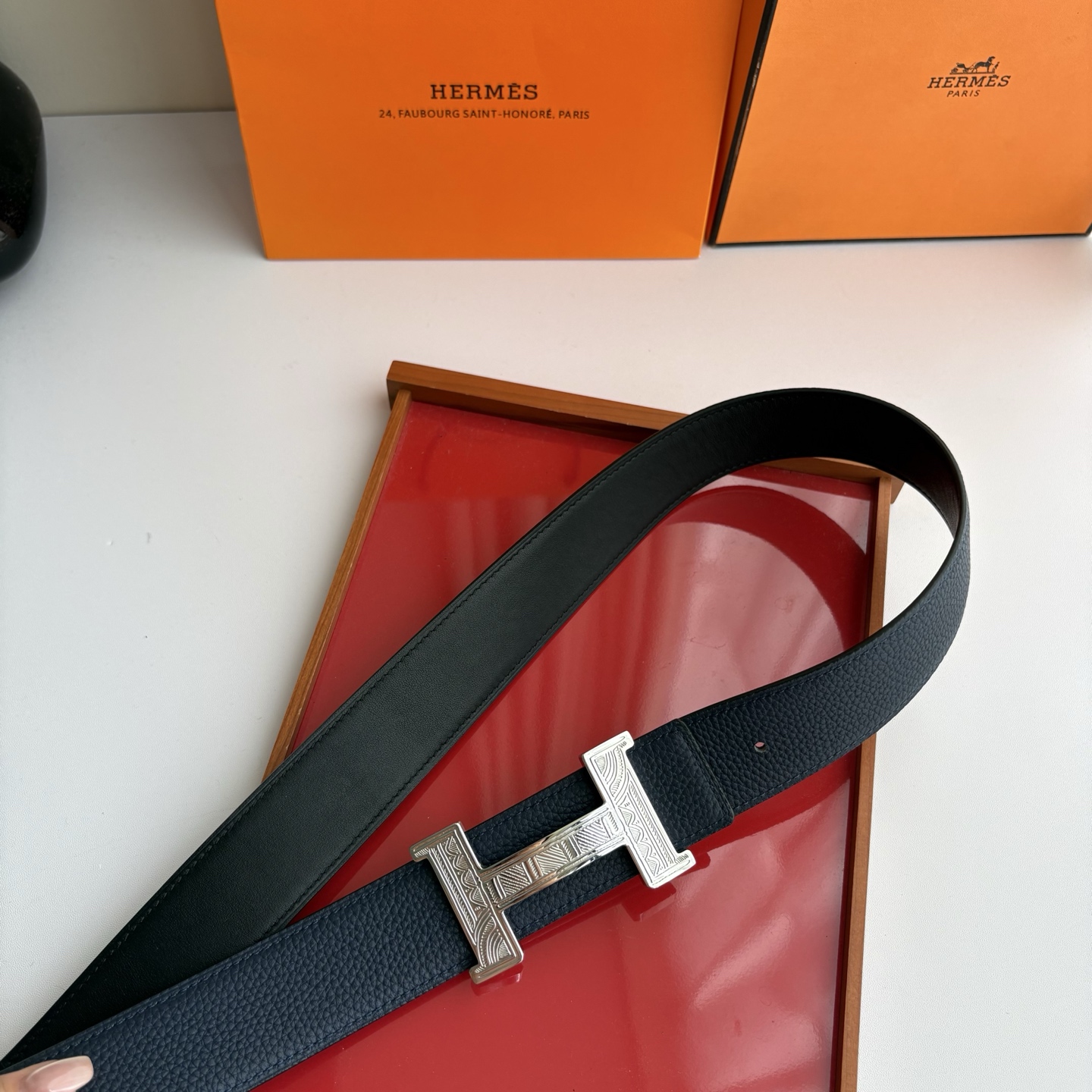 【爱马仕】Hermes 原单爱马仕，宽3.8cm进口原版皮带身，双面可两面用，精品电镀五金 ！