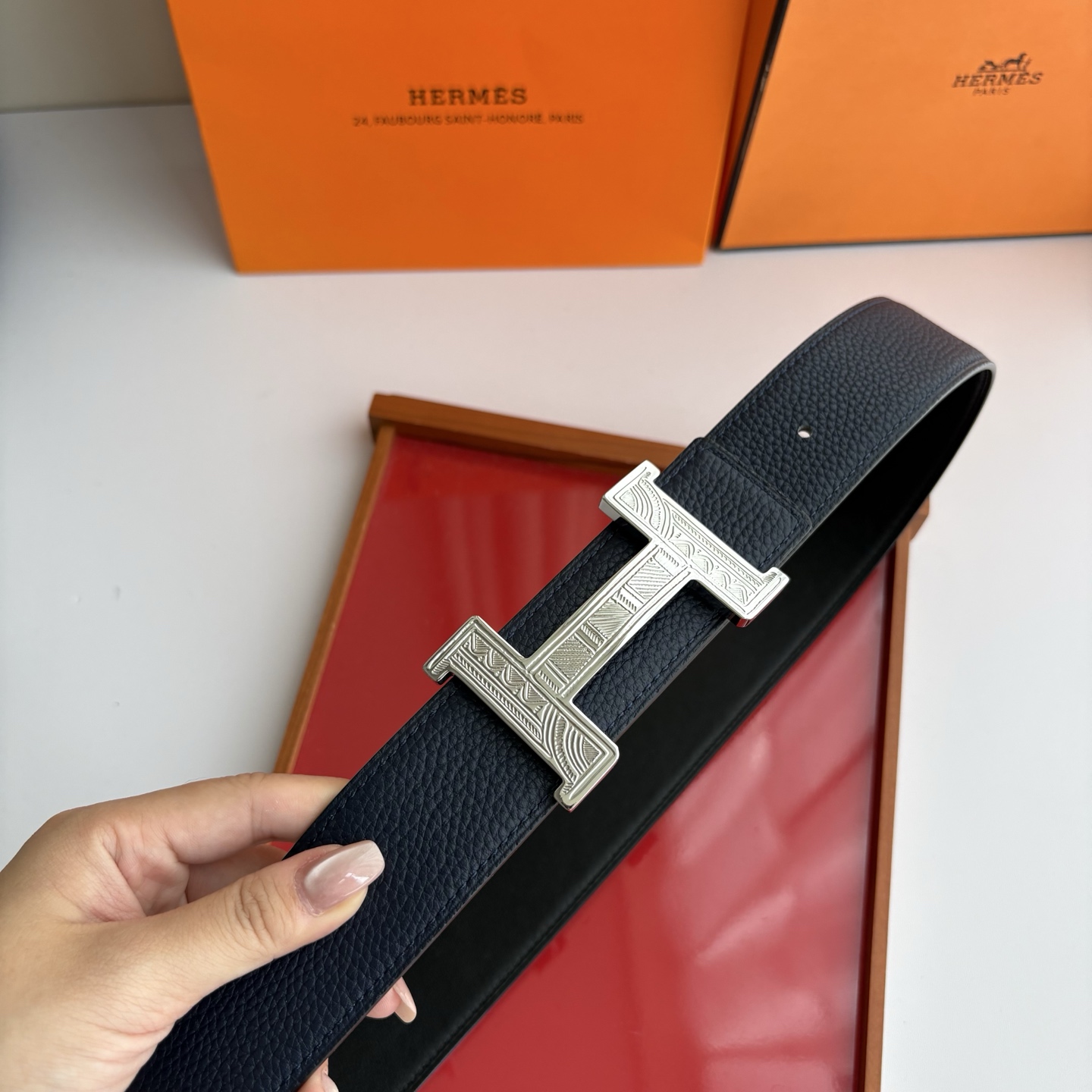 【爱马仕】Hermes 原单爱马仕，宽3.8cm进口原版皮带身，双面可两面用，精品电镀五金 ！