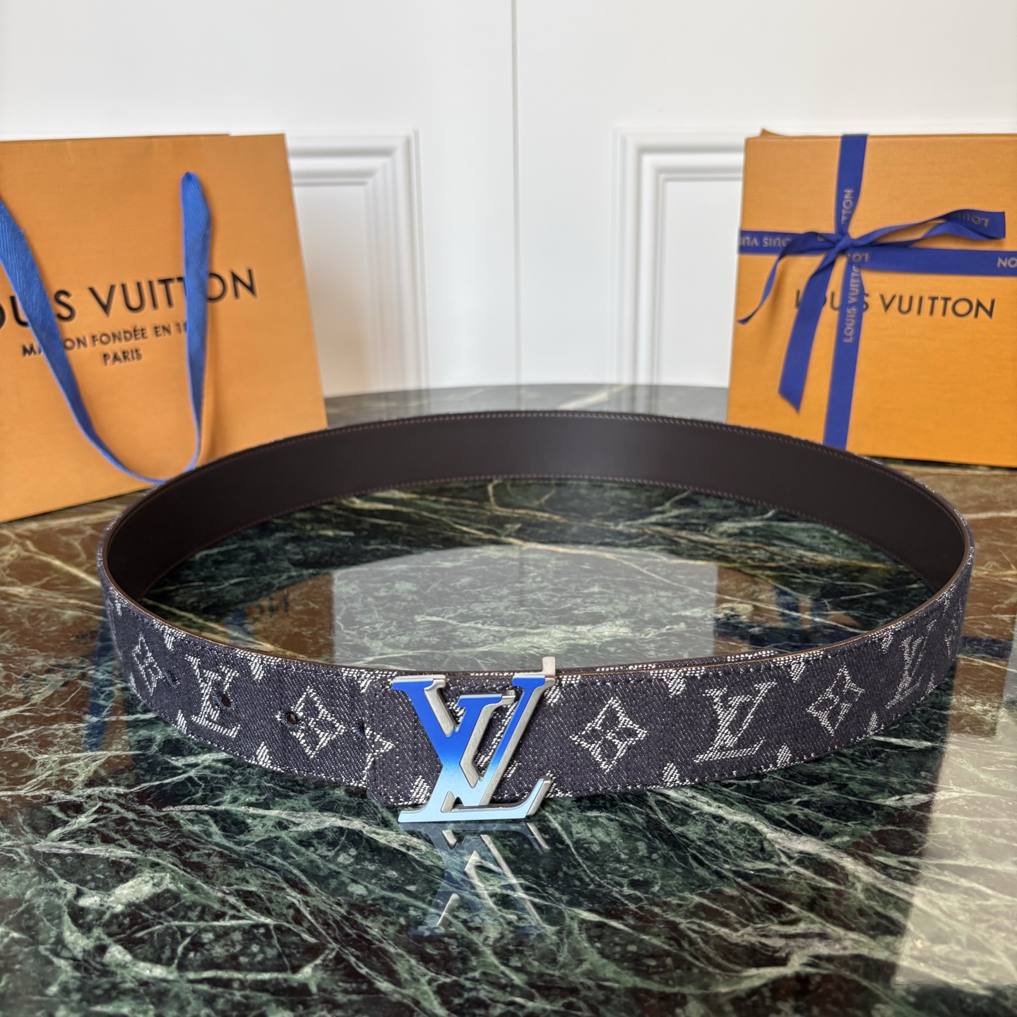 Lv当季新款牛仔Monogram 蓝色帆布材质，复古做旧的老花印花搭配另一面原版平纹底，精致百搭，时尚大方，宽4.0cm