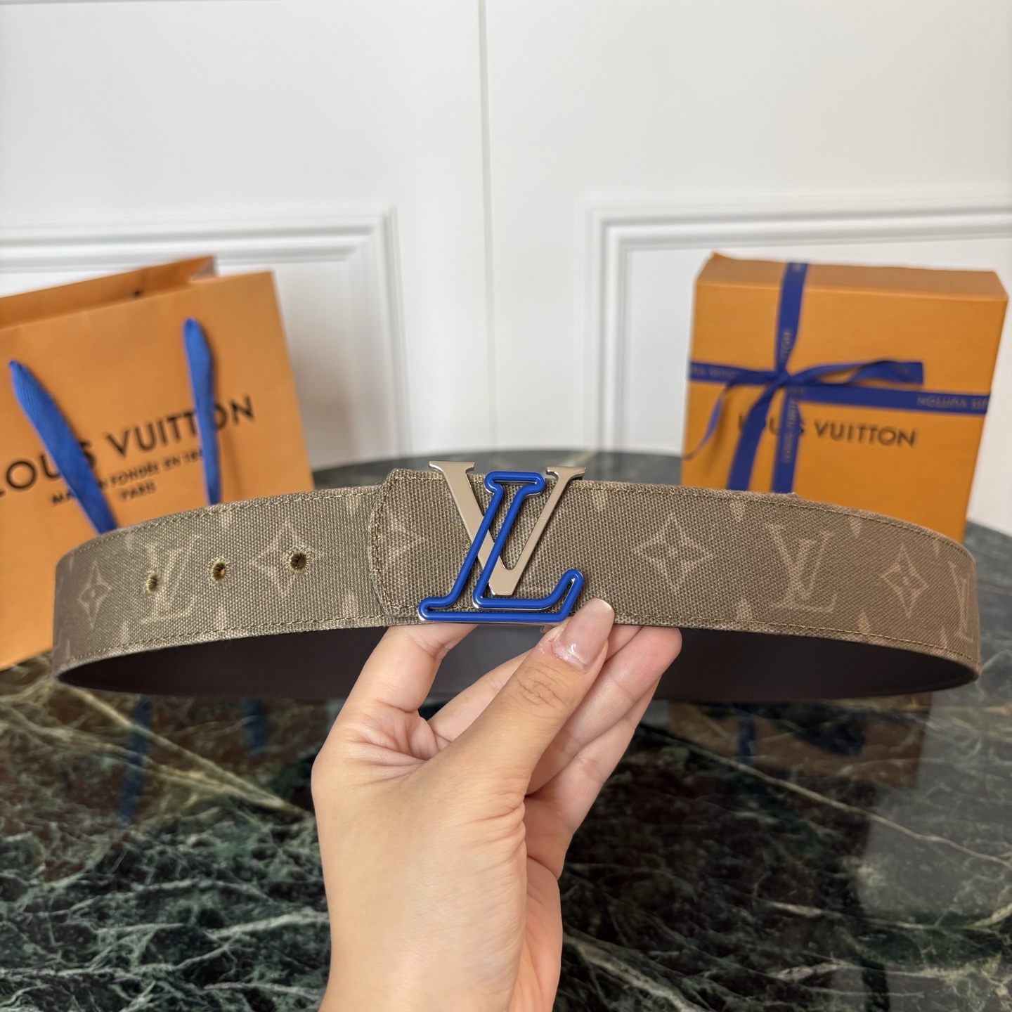 Lv当季新款牛仔Monogram 绿色帆布材质，复古做旧的老花印花搭配另一面原版平纹底，精致百搭，时尚大方，宽4.0cm