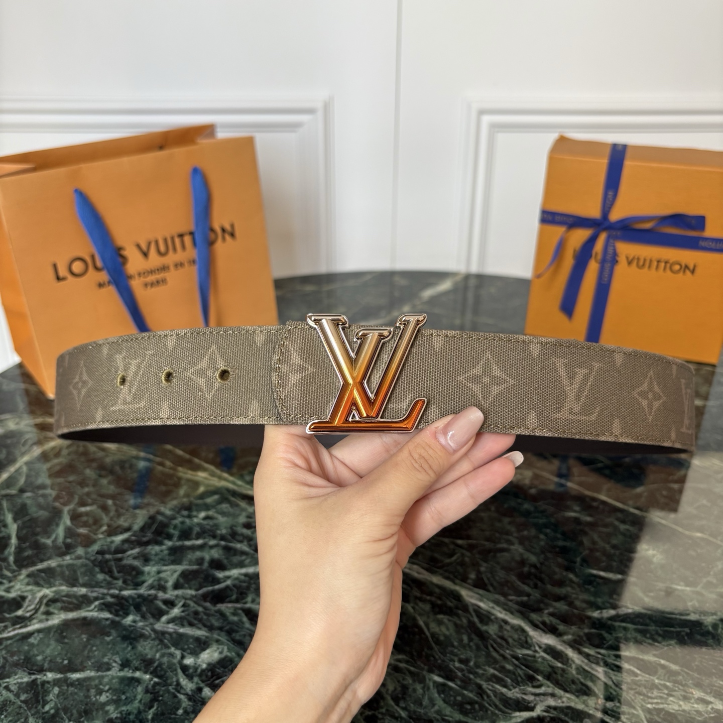 Lv当季新款牛仔Monogram 绿色帆布材质，复古做旧的老花印花搭配另一面原版平纹底，精致百搭，时尚大方，宽4.0cm