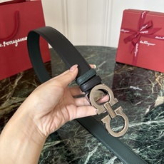 菲拉格慕男款进口小牛皮,手感细腻柔软。搭配纯铜精品扣,男士必备!宽3.5cm:亮枪色扣 菲拉格慕男款进口小牛皮,手感细腻柔软。搭配纯铜精品扣,男士必备!宽3.5cm:亮枪色扣