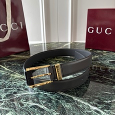 Gucci古驰男士皮带,头层牛皮,经典GG压花,方形扣,皮质细腻,做工精致,五金亮面,宽3.5cm,商务休闲都能搭,细节 Gucci古驰男士皮带,头层牛皮,经典GG压花,方形扣,皮质细腻,做工精致,五金亮面,宽3.5cm,商务休闲都能搭,细节