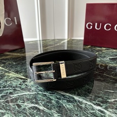 Gucci古驰男士皮带,头层牛皮,经典GG压花,方形扣,皮质细腻,做工精致,五金亮面,宽3.5cm,商务休闲都能搭,细节 Gucci古驰男士皮带,头层牛皮,经典GG压花,方形扣,皮质细腻,做工精致,五金亮面,宽3.5cm,商务休闲都能搭,细节