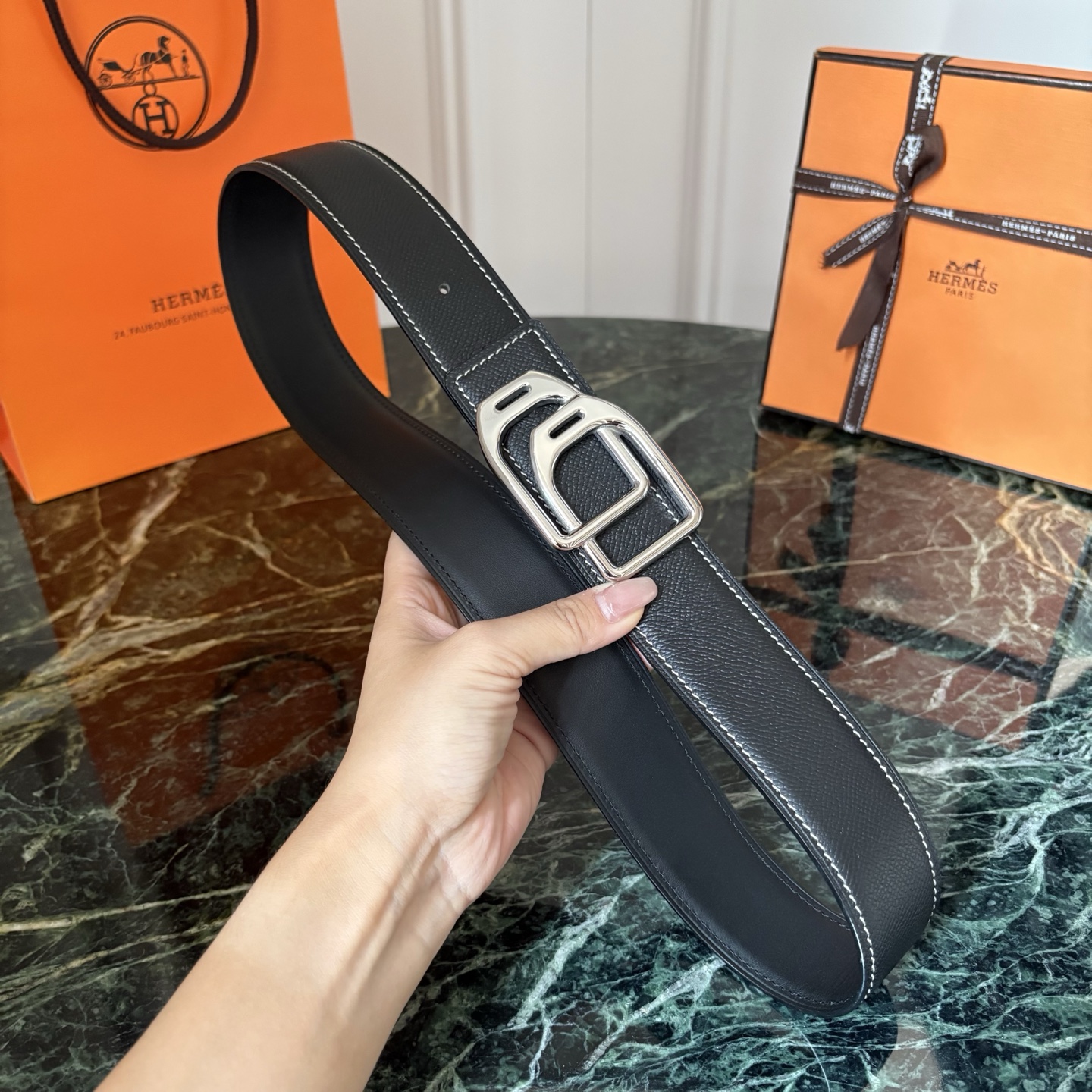 【爱马仕】Hermes 原单爱马仕，宽3.8cm进口原版皮带身，双面可两面用，精品电镀五金 ！