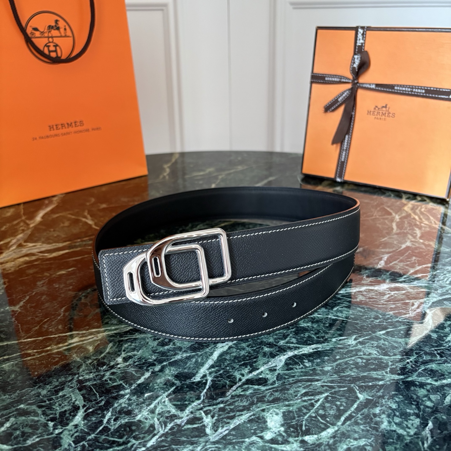 【爱马仕】Hermes 原单爱马仕，宽3.8cm进口原版皮带身，双面可两面用，精品电镀五金 ！