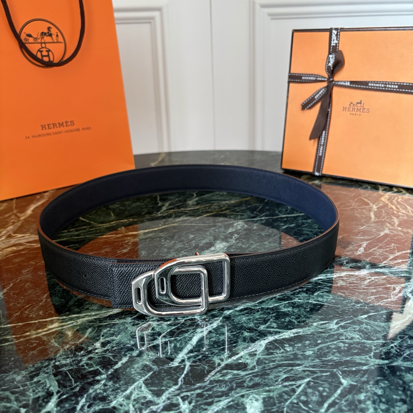 【爱马仕】Hermes 原单爱马仕，宽3.8cm进口原版皮带身，双面可两面用，精品电镀五金 ！