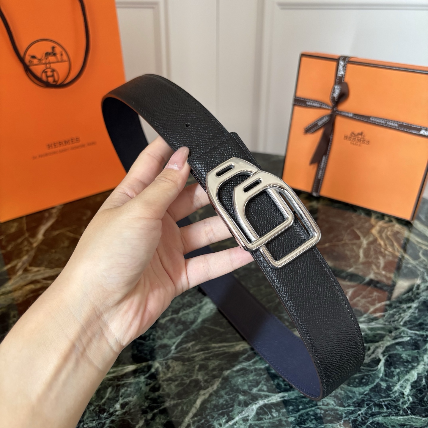 【爱马仕】Hermes 原单爱马仕，宽3.8cm进口原版皮带身，双面可两面用，精品电镀五金 ！