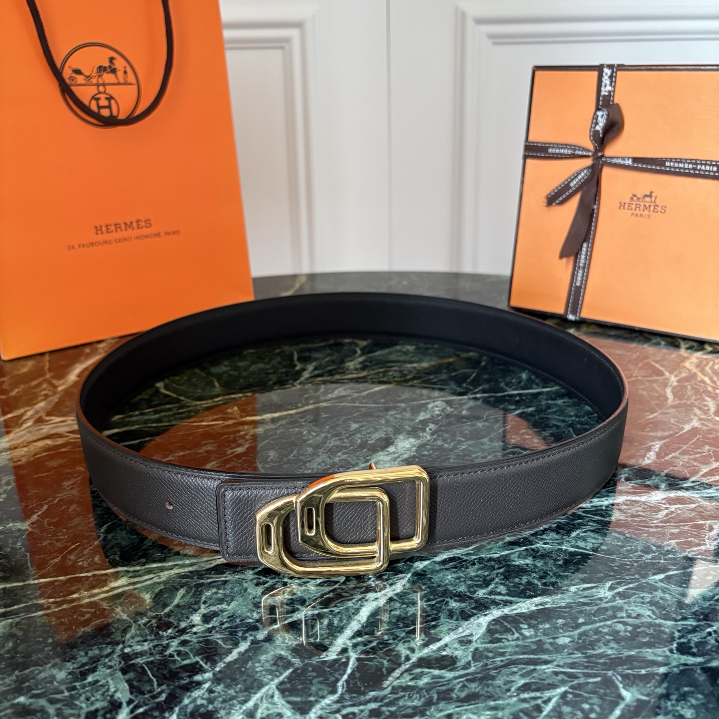 【爱马仕】Hermes 原单爱马仕，宽3.8cm进口原版皮带身，双面可两面用，精品电镀五金 ！