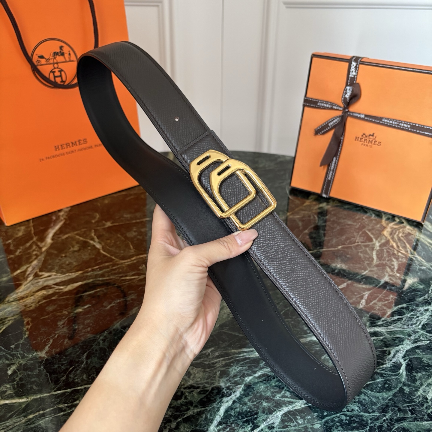 【爱马仕】Hermes 原单爱马仕，宽3.8cm进口原版皮带身，双面可两面用，精品电镀五金 ！