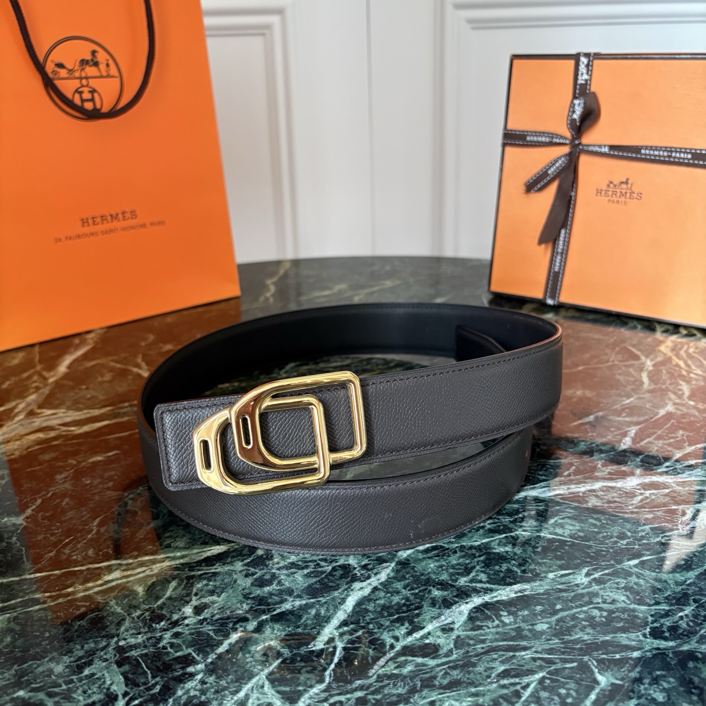 【爱马仕】Hermes 原单爱马仕，宽3.8cm进口原版皮带身，双面可两面用，精品电镀五金 ！