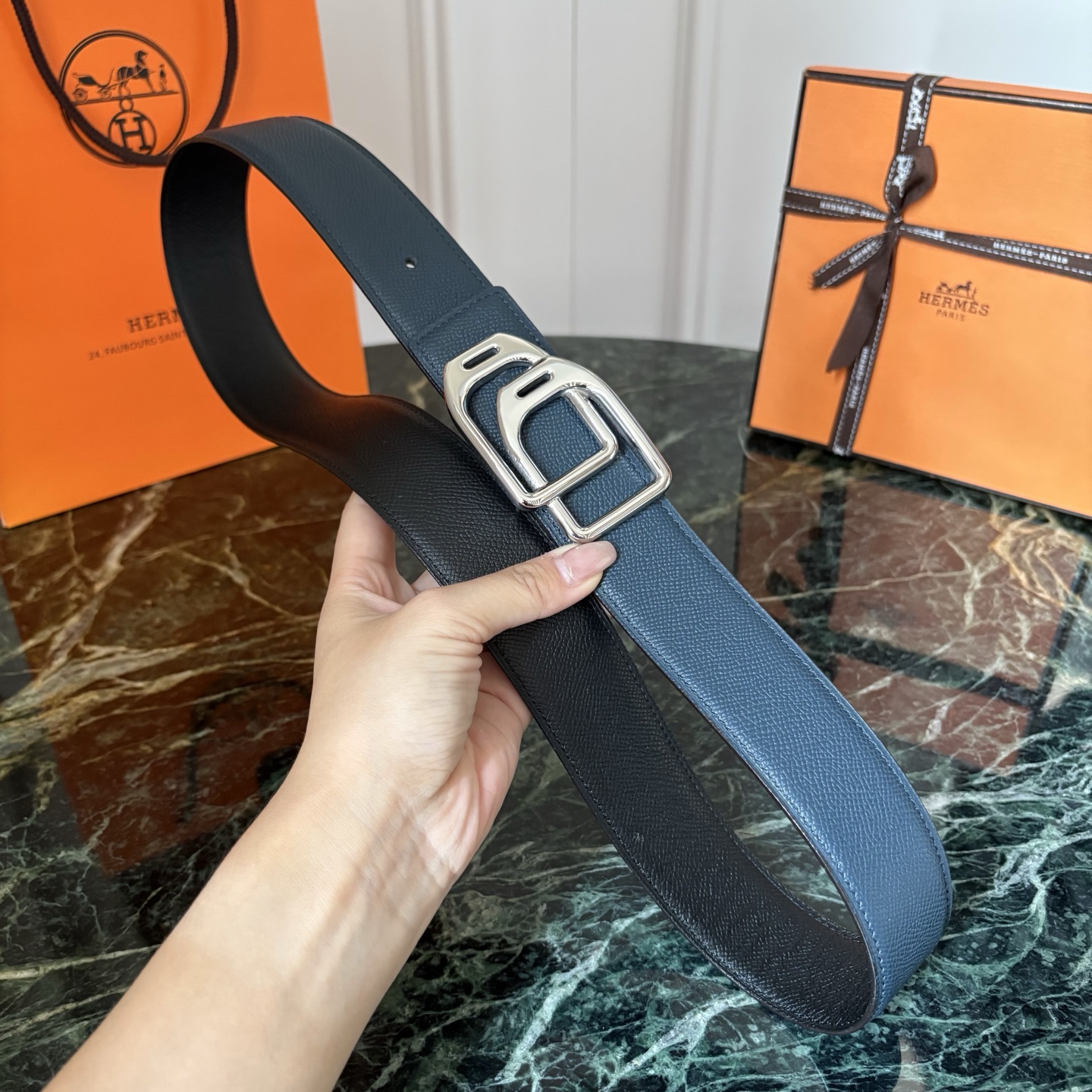 【爱马仕】Hermes 原单爱马仕，宽3.8cm进口原版皮带身，双面可两面用，精品电镀五金 ！