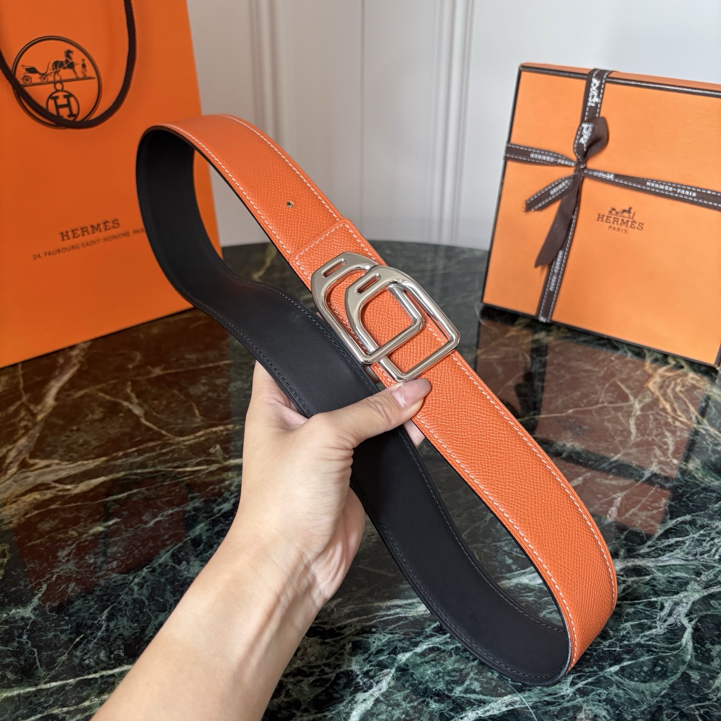 【爱马仕】Hermes 原单爱马仕，宽3.8cm进口原版皮带身，双面可两面用，精品电镀五金 ！