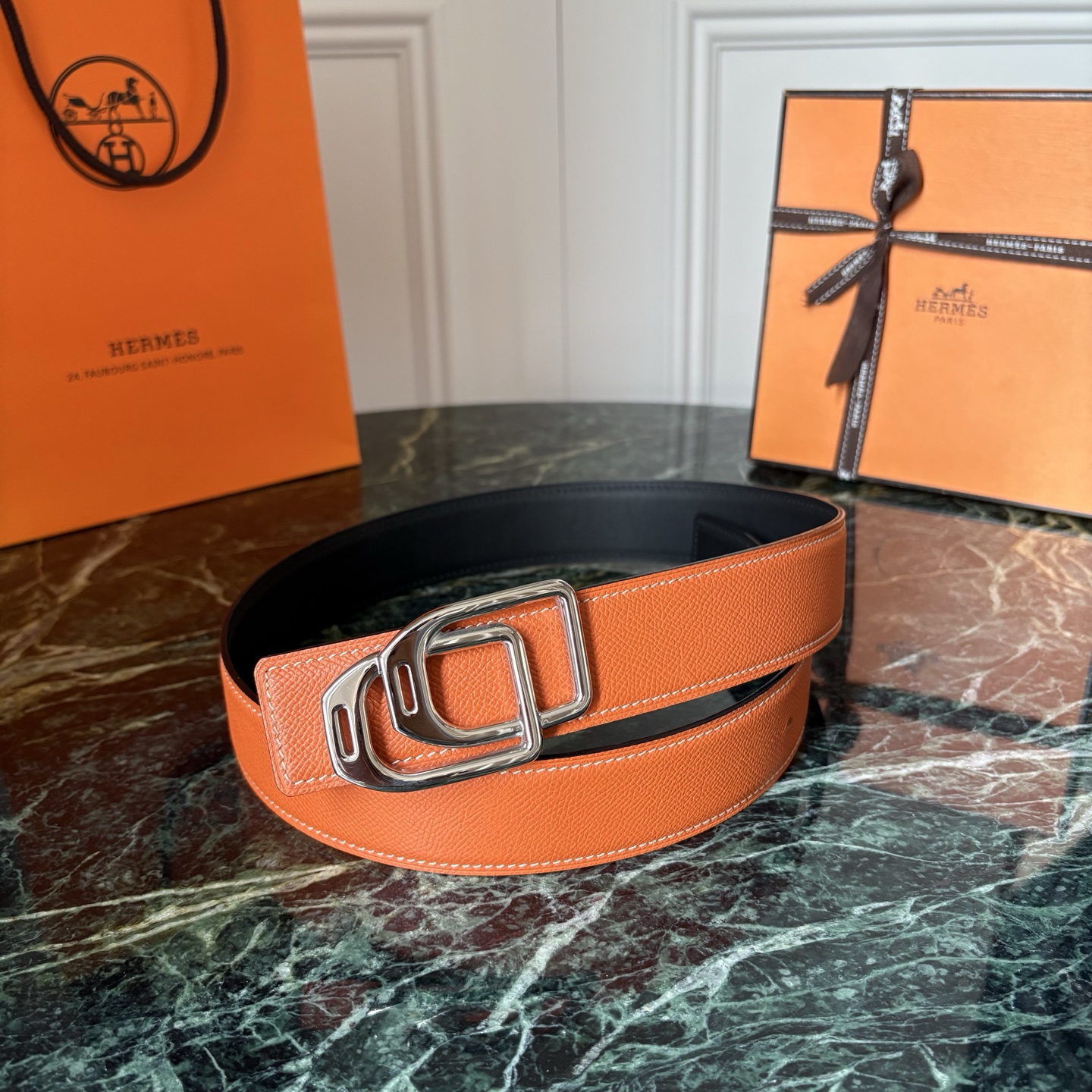 【爱马仕】Hermes 原单爱马仕，宽3.8cm进口原版皮带身，双面可两面用，精品电镀五金 ！