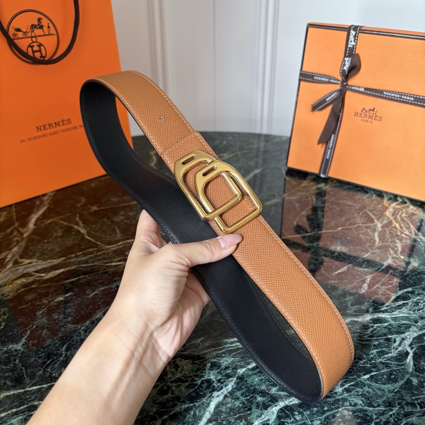 【爱马仕】Hermes 原单爱马仕，宽3.8cm进口原版皮带身，双面可两面用，精品电镀五金 ！
