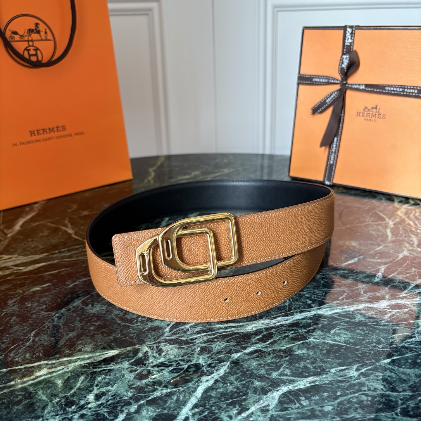 【爱马仕】Hermes 原单爱马仕，宽3.8cm进口原版皮带身，双面可两面用，精品电镀五金 ！