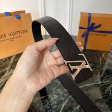 LOUIS VUITTON经典原单品质,一面经典压花一面原版皮底,搭配原单精品钢扣,精工制作,细节看图,实物拍摄,高端奢 LOUIS VUITTON经典原单品质,一面经典压花一面原版皮底,搭配原单精品钢扣,精工制作,细节看图,实物拍摄,高端奢