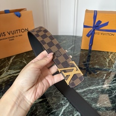 LOUIS VUITTON经典原单品质,一面经典印花一面原版皮底,搭配原单精品钢扣,精工制作,细节看图,实物拍摄,高端奢 LOUIS VUITTON经典原单品质,一面经典印花一面原版皮底,搭配原单精品钢扣,精工制作,细节看图,实物拍摄,高端奢
