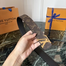 LOUIS VUITTON经典原单品质,一面经典印花一面原版皮底,搭配原单精品钢扣,精工制作,细节看图,实物拍摄,高端奢 LOUIS VUITTON经典原单品质,一面经典印花一面原版皮底,搭配原单精品钢扣,精工制作,细节看图,实物拍摄,高端奢