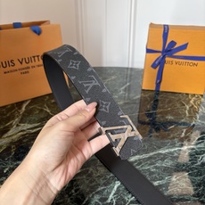 LOUIS VUITTON经典原单品质,一面经典印花一面原版皮底,搭配原单精品钢扣,精工制作,细节看图,实物拍摄,高端奢 LOUIS VUITTON经典原单品质,一面经典印花一面原版皮底,搭配原单精品钢扣,精工制作,细节看图,实物拍摄,高端奢