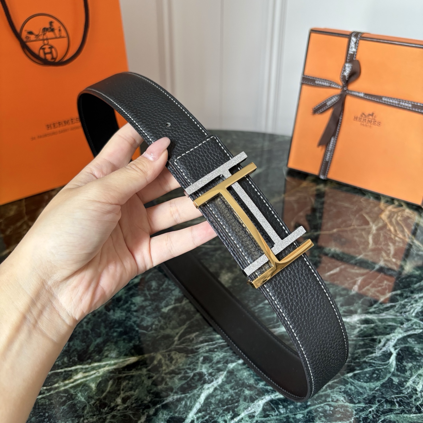 【爱马仕】Hermes 原单爱马仕，宽3.8cm进口原版皮带身，双面可两面用，精品电镀五金 ！