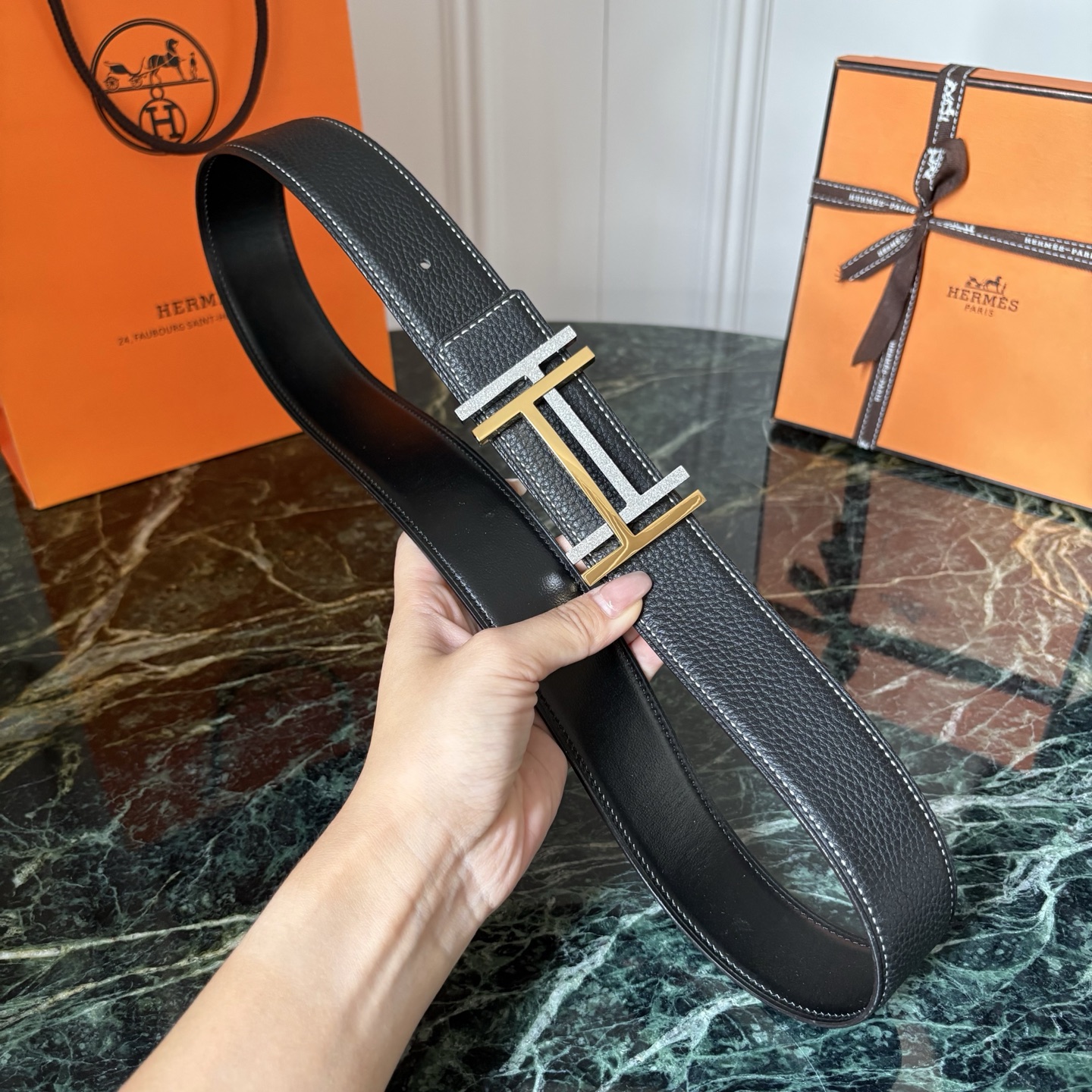 【爱马仕】Hermes 原单爱马仕，宽3.8cm进口原版皮带身，双面可两面用，精品电镀五金 ！