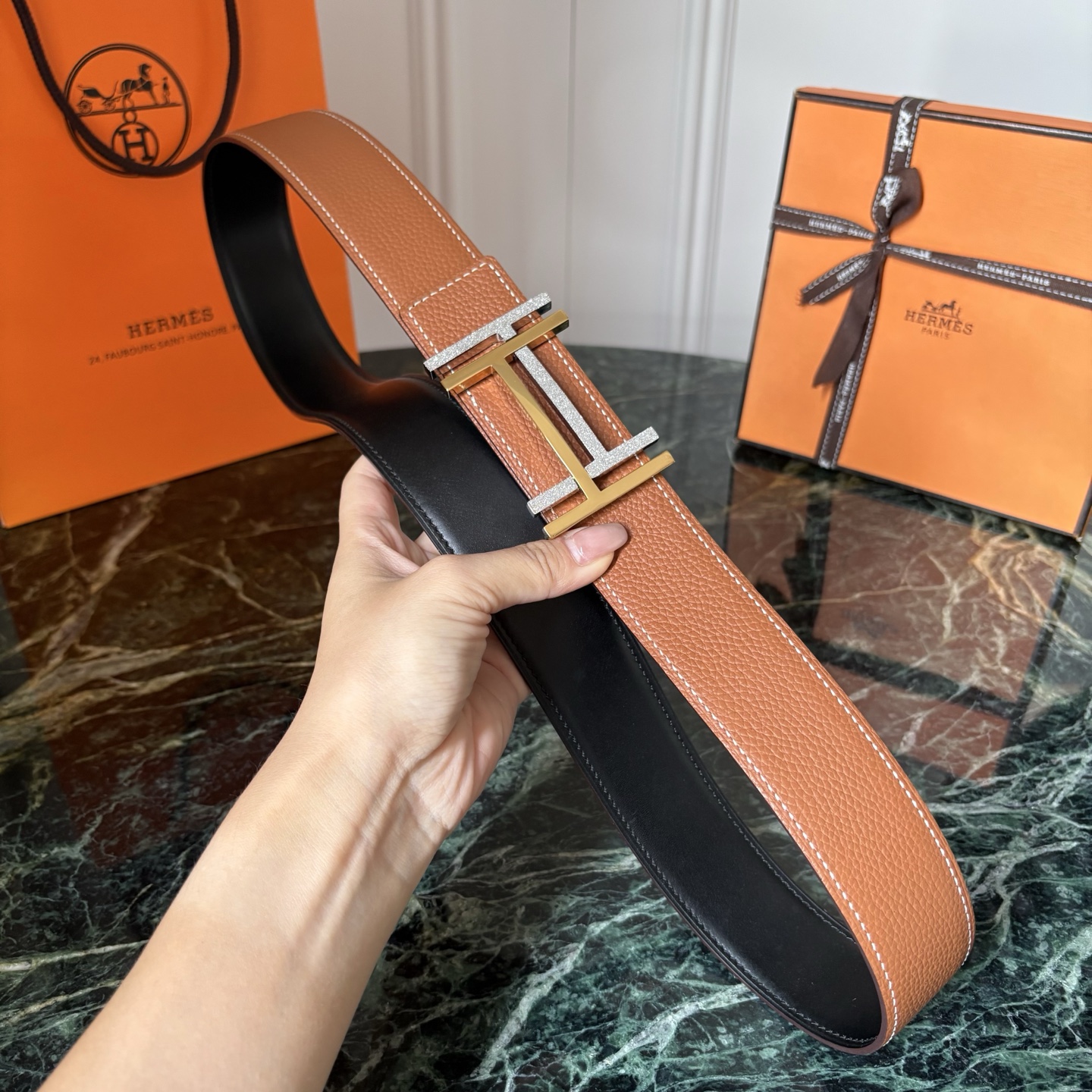 【爱马仕】Hermes 原单爱马仕，宽3.8cm进口原版皮带身，双面可两面用，精品电镀五金 ！