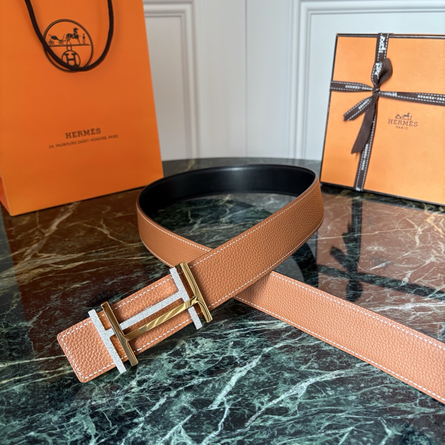 【爱马仕】Hermes 原单爱马仕，宽3.8cm进口原版皮带身，双面可两面用，精品电镀五金 ！