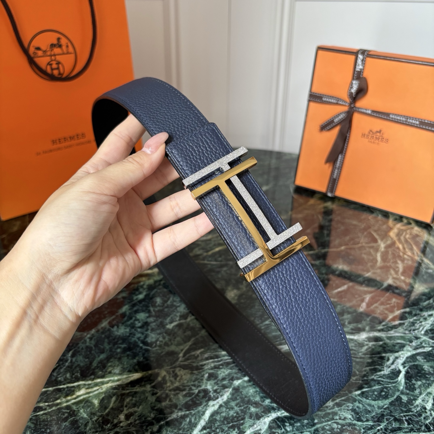 【爱马仕】Hermes 原单爱马仕，宽3.8cm进口原版皮带身，双面可两面用，精品电镀五金 ！
