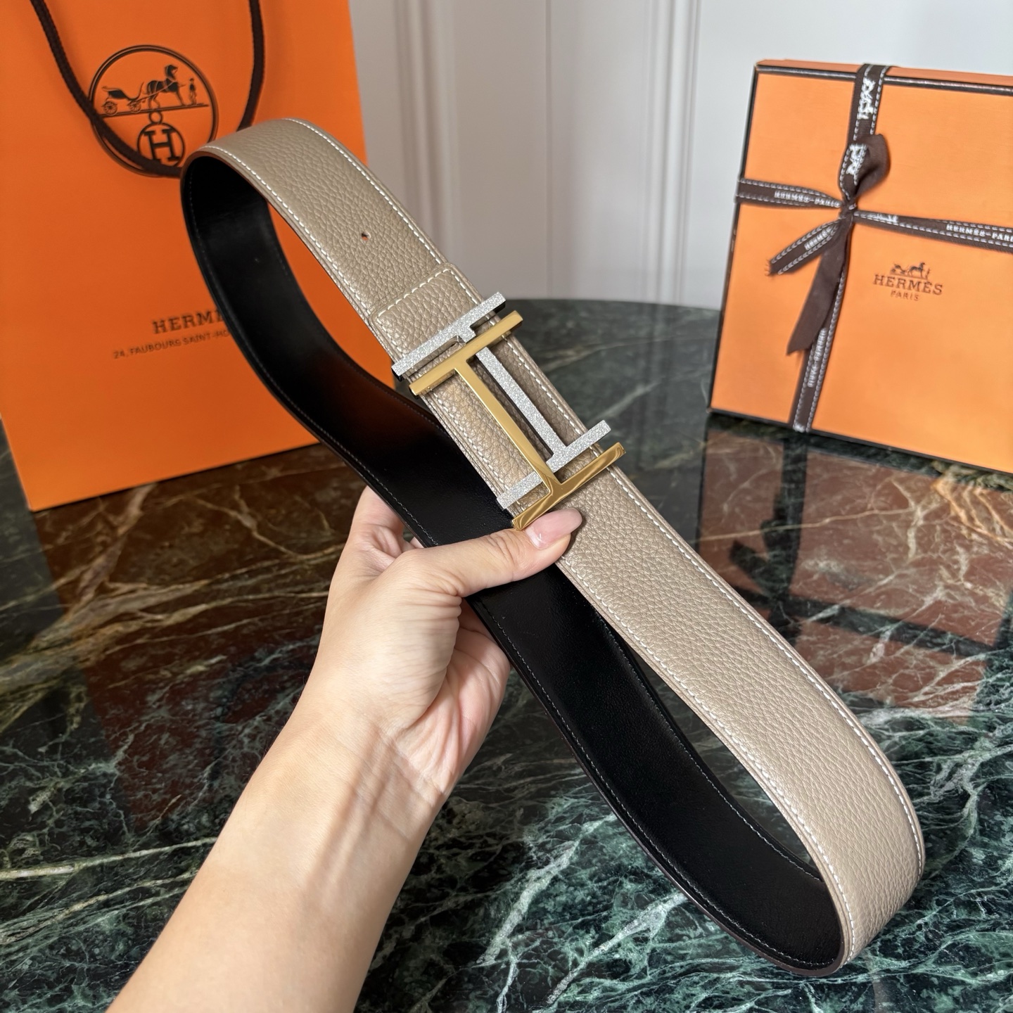 【爱马仕】Hermes 原单爱马仕，宽3.8cm进口原版皮带身，双面可两面用，精品电镀五金 ！